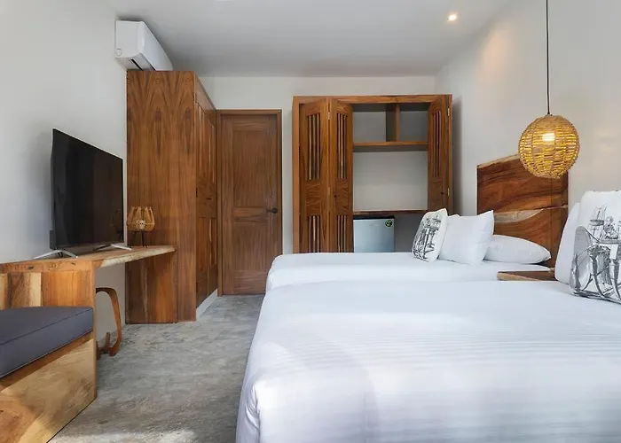 Twin 8br, Concierge, Gated ,jacuzzi, Paddle Court Casa de férias