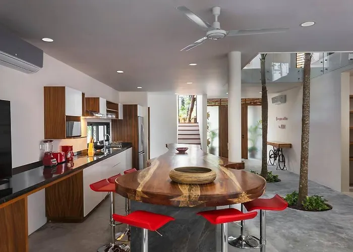 Twin 8br, Concierge, Gated ,jacuzzi, Paddle Court