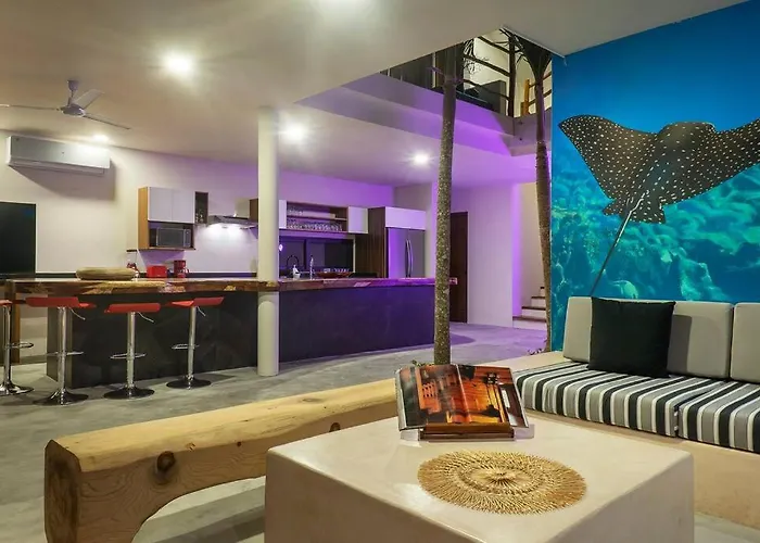 Twin 8br, Concierge, Gated ,jacuzzi, Paddle Court Casa de férias